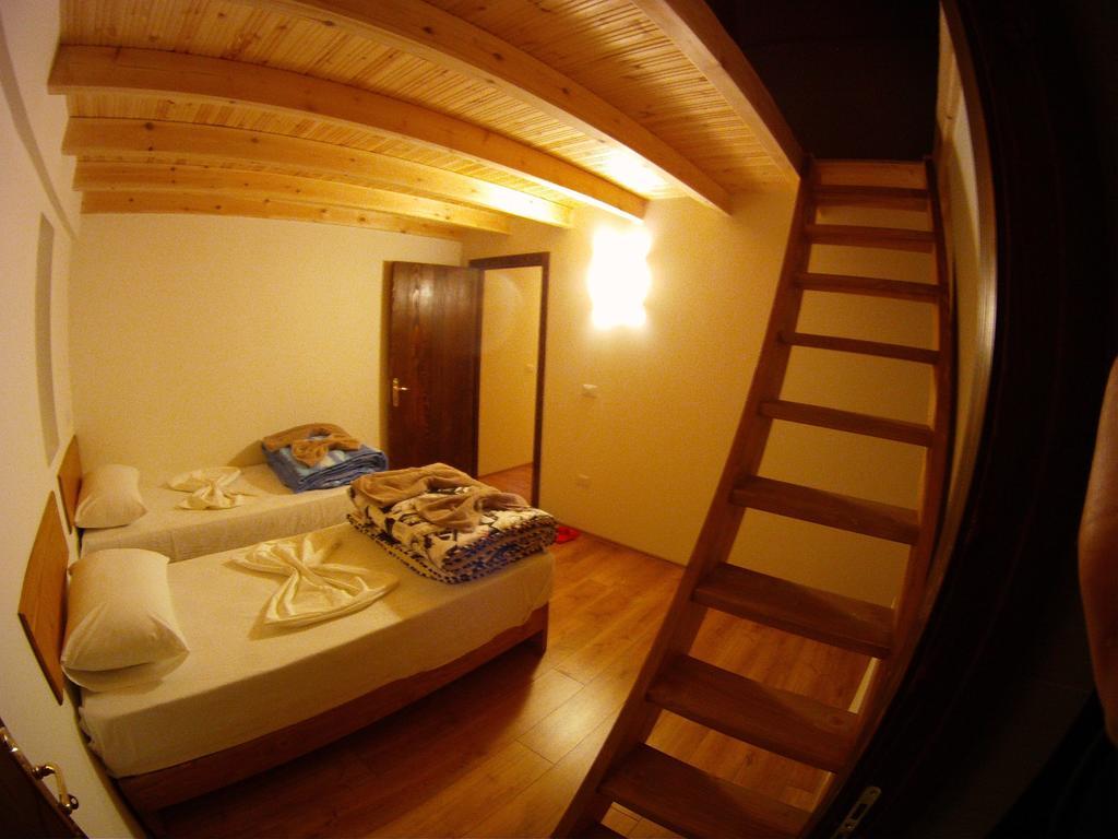 Bujtina Polia * Theth