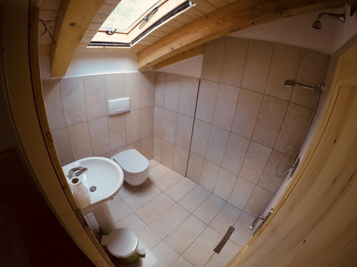 Bujtina Polia *